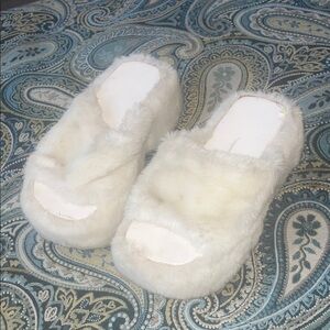 Vintage Cream White Fuzzy Sandals